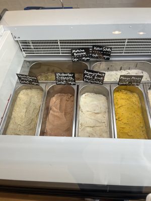 Some of the different flavors they offer   at TONIS in Leipzig