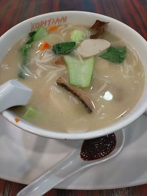 Fish bee hoon - no cut chillies (red or green) offered at this stall at e Veg 益素食 - VivoCity in Central Singapore