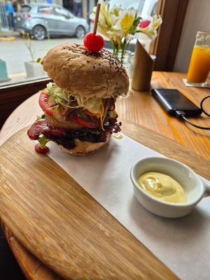Veggie burger at La Verde in Lima