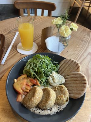 Falafel salad   at La Verde in Lima