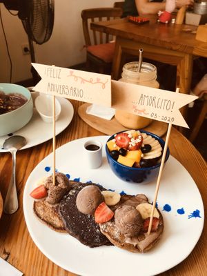 Special orders: They made a surprise on zur waffles for my boyfriends and my anniversary- so sweet ♥️ a million thanks again 😊🙏🏼 at La Verde in Lima