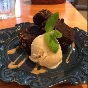 brownie a la mode at Gomacro in Kyoto