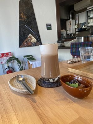 Sesame chai and a dessert (sesame pudding and sesame chocolate cake)  at Gomacro in Kyoto