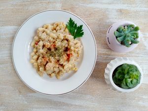 White sauce pasta. Two option. Vegan with non dairy milk, and vegetarian with dairy milk. at Giridhari in Kuta