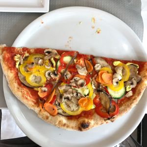 Vegan pizza (½) at Bee in Lugano