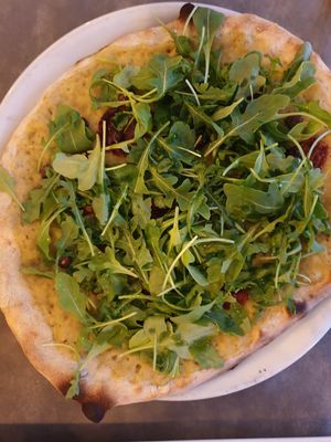 Topinambur vegan pizza  at Bee in Lugano
