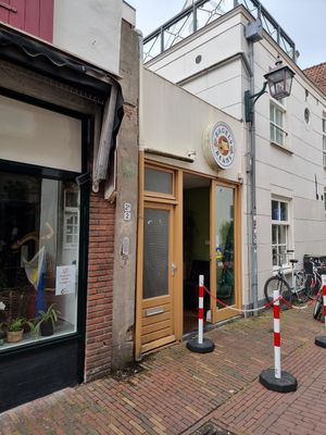 Front, entrance at Bagels & Beans - Gierstraat in Haarlem