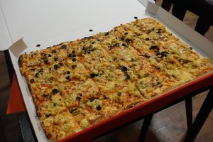 Pizza vegetarisch with vegan cheese - 60 x 40 cm! at Kami Express in Saarbrucken