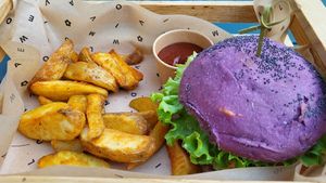 Cherry Bomb with patatoes at Flower Burger - Viale Vittorio Veneto in Milan