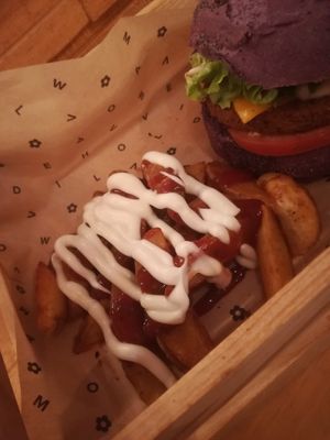 Patatas Buenas at Flower Burger - Viale Vittorio Veneto in Milan