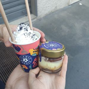 Oreo milkshake and biscoff tiramisú at Flower Burger - Viale Vittorio Veneto in Milan