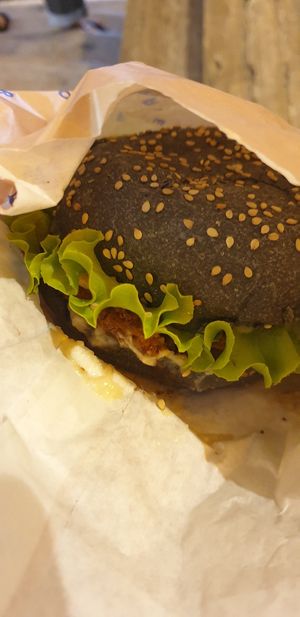 Takeaway Flower Burger at Flower Burger - Viale Vittorio Veneto in Milan