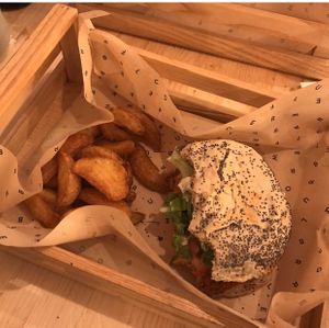 🍔🌱 at Flower Burger - Viale Vittorio Veneto in Milan