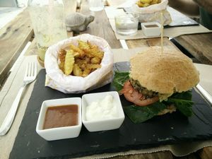 Burger ";Tofu y Algas"; with fries and pineapple/kiwi smoothie at BuenaVida Vegan in Tenerife