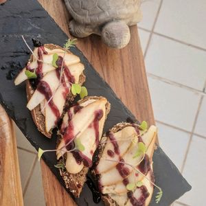 vegan cheese with pears  at BuenaVida Vegan in Tenerife