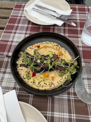 Hummus con carote caramellate   at BuenaVida Vegan in Tenerife