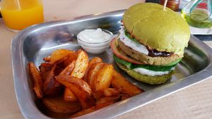 Green burger at BuenaVida Vegan in Tenerife