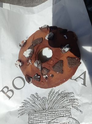 Donut de oreo at Toque de Canela in Zaragoza