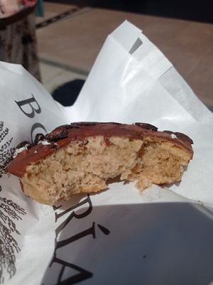 Interior donut de oreo at Toque de Canela in Zaragoza