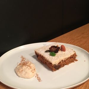 Carrot cake at 8ablish in Tokyo