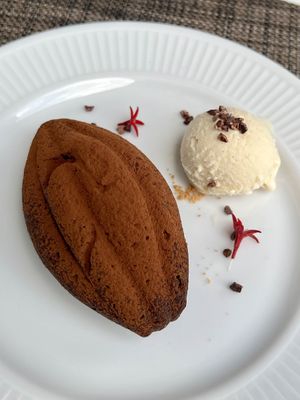 Chocolate cake with vanilla ice cream   at 8ablish in Tokyo