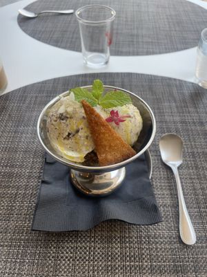 Mint choc chip ice cream sundae   at 8ablish in Tokyo