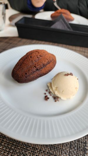 Chocolate Cake at 8ablish in Tokyo