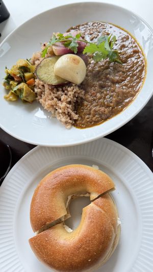 vegan curry and bagel with nut cheesee  at 8ablish in Tokyo