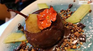 Poire rôtie au chocolat at Le Potager de Charlotte in Paris