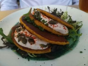 Galettes de riz à la crème de pois chiches at Le Potager de Charlotte in Paris
