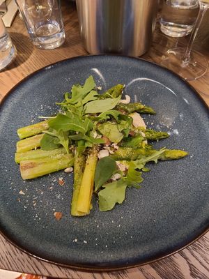 Asparagus starter at Le Potager de Charlotte in Paris