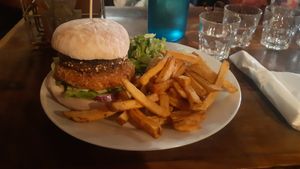 Vegan burger at L'Alchimiste in Lyon