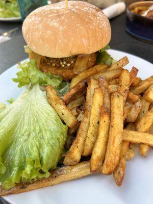 Vegan burger  at L'Alchimiste in Lyon
