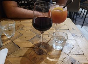 Côte du Rhône et cocktail sans alcool at L'Alchimiste in Lyon