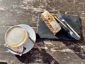 Cake & coffee with oat milk 🌱💚 #Veganuary at Artesano in Moraira