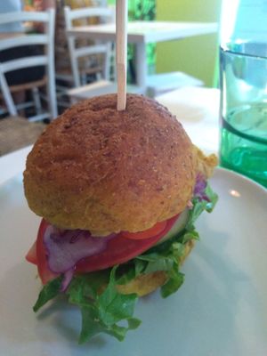 Little burger, Mmmmmmm at Shanti in Pula