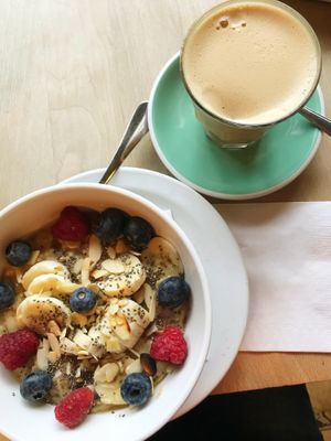 Porridge Like No Other and soy latte at Espresso Library in Cambridge