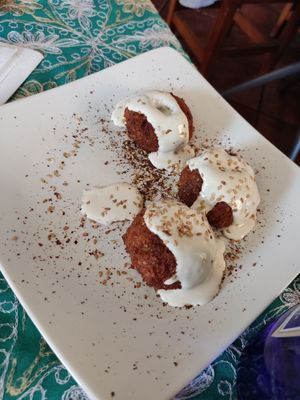 Falafel (falta uno), el mejor que he probado nunca!! at Tuma in Segovia