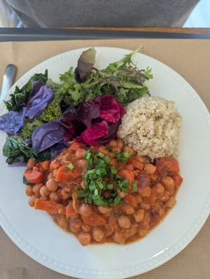 Vegetable + quinoa plate at BE U in Ericeira