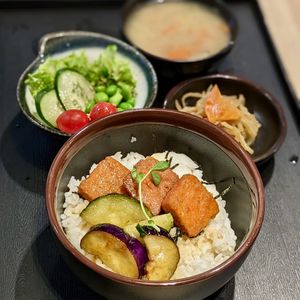 Salmoniee Don Teishoku at Greendot 绿一点 - Raffles Place in Central Singapore