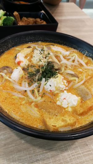 Laksa at Greendot 绿一点 - Raffles Place in Central Singapore