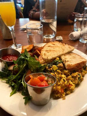 Had brunch at Little Pine to celebrate my BFF’s birthday and the food was devine! The place is small and quaint! I can’t wait to return!  at Little Pine in Los Angeles