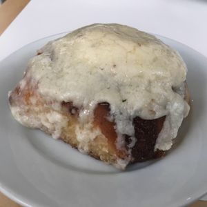 cinnamon bun at Little Pine in Los Angeles