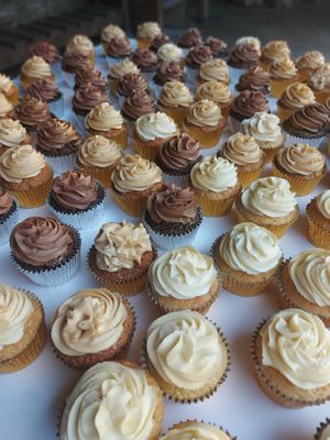 Wedding cupcakes, toffee, cocolate, lemon, all vegan at The Kind Cake Co in Hebden Bridge