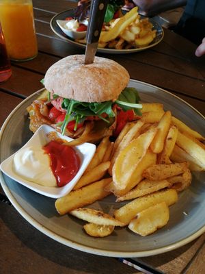 Veganer Burger 🌱🍔 at Pier 14 in Seebad Zinnowitz