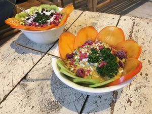 Super delicious fruit bowls at The Juicery in Berlin