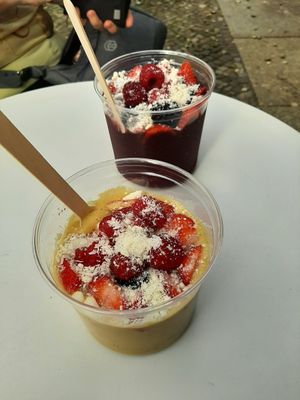 summer bowl & acai bowl at The Juicery in Berlin