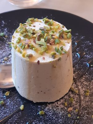 Semifreddo al pistacchio vegan at Pizzeria Fratelli Roselli in Turin