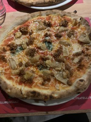 Pizza veganciccia  at Pizzeria Fratelli Roselli in Turin