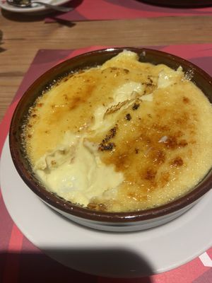 Crema catalano 😋😋😋  at Pizzeria Fratelli Roselli in Turin
